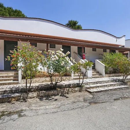 Holiday home Simplistic Holiday In With Swimming Pool