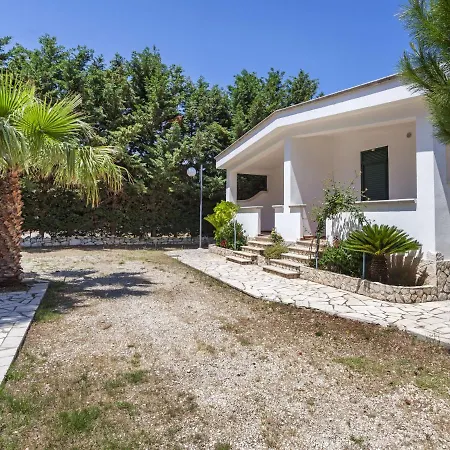 Holiday home Simplistic Holiday In With Swimming Pool