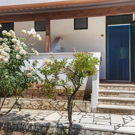 Holiday home Simplistic Holiday In With Swimming Pool